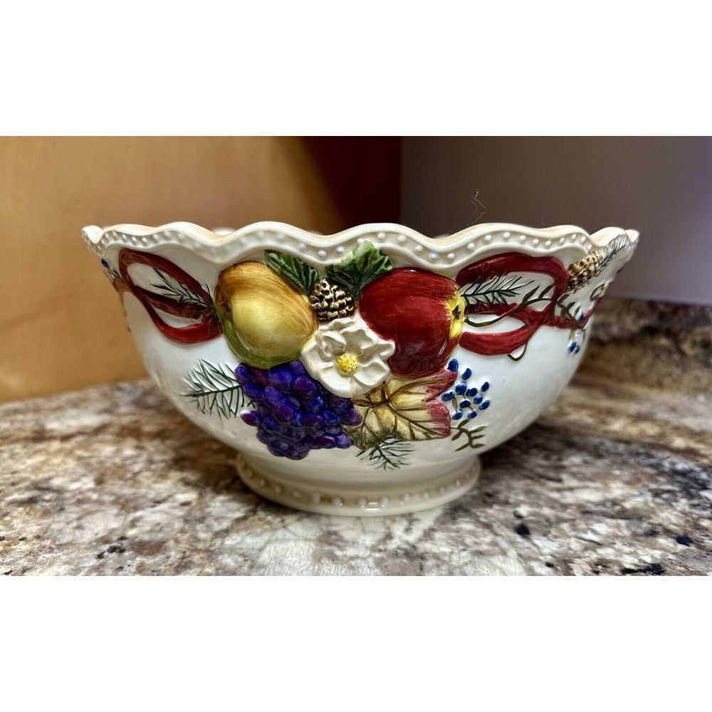 BELLA CASA BY GANZ FRUIT BOWL CERAMIC‎ 10.5" x 6" CHRISTMAS MOTIF SCALLOPED EDGE